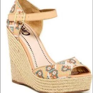 Circus Gold and printed wedges. Size 7.5